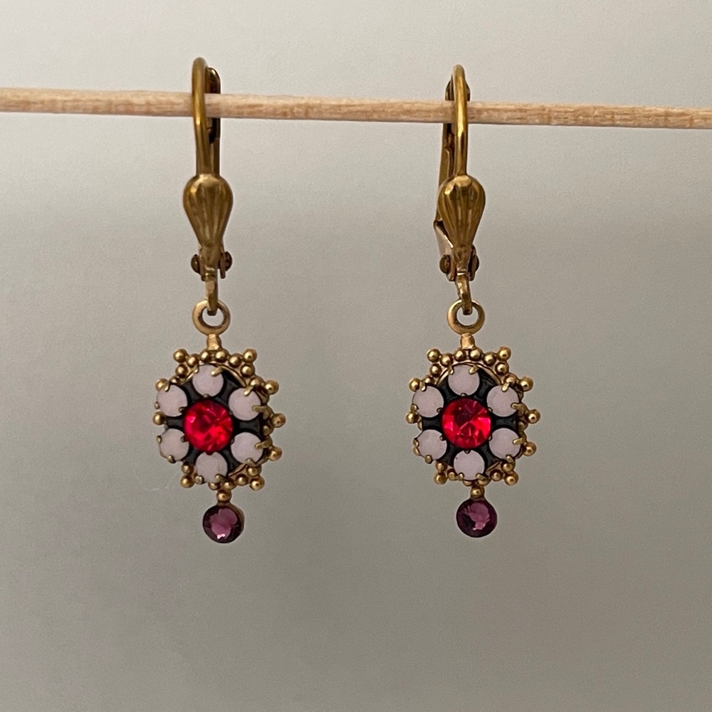 Leverback drop earrings.